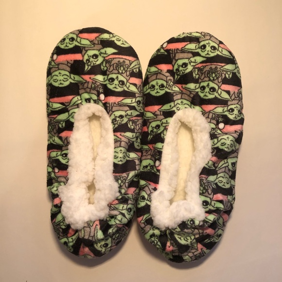 Grogu Baby Yoda Fuzzy House Slippers Disney Mandolorian The Child NWOT - Picture 4 of 5